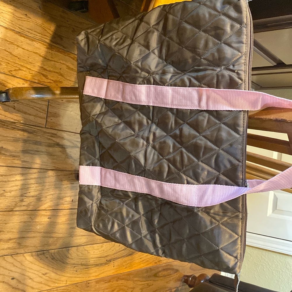 Quilted water resistant tote excellent use condition. Like new